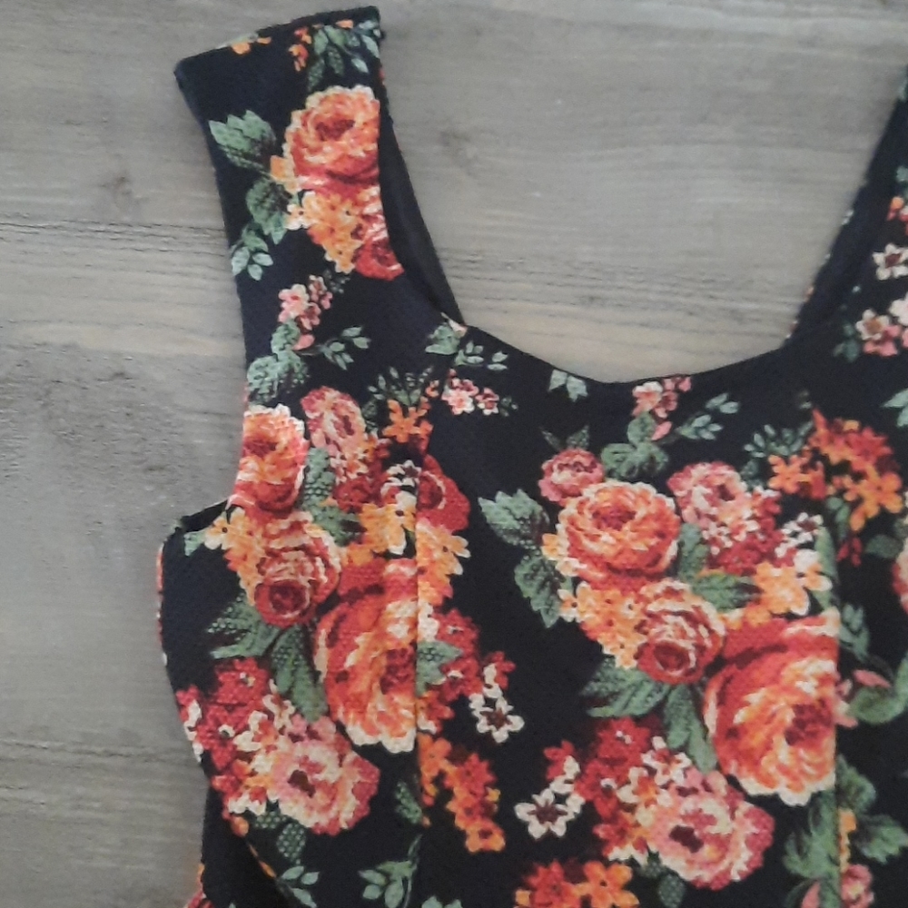 Dress‎ - Picture 2 of 6